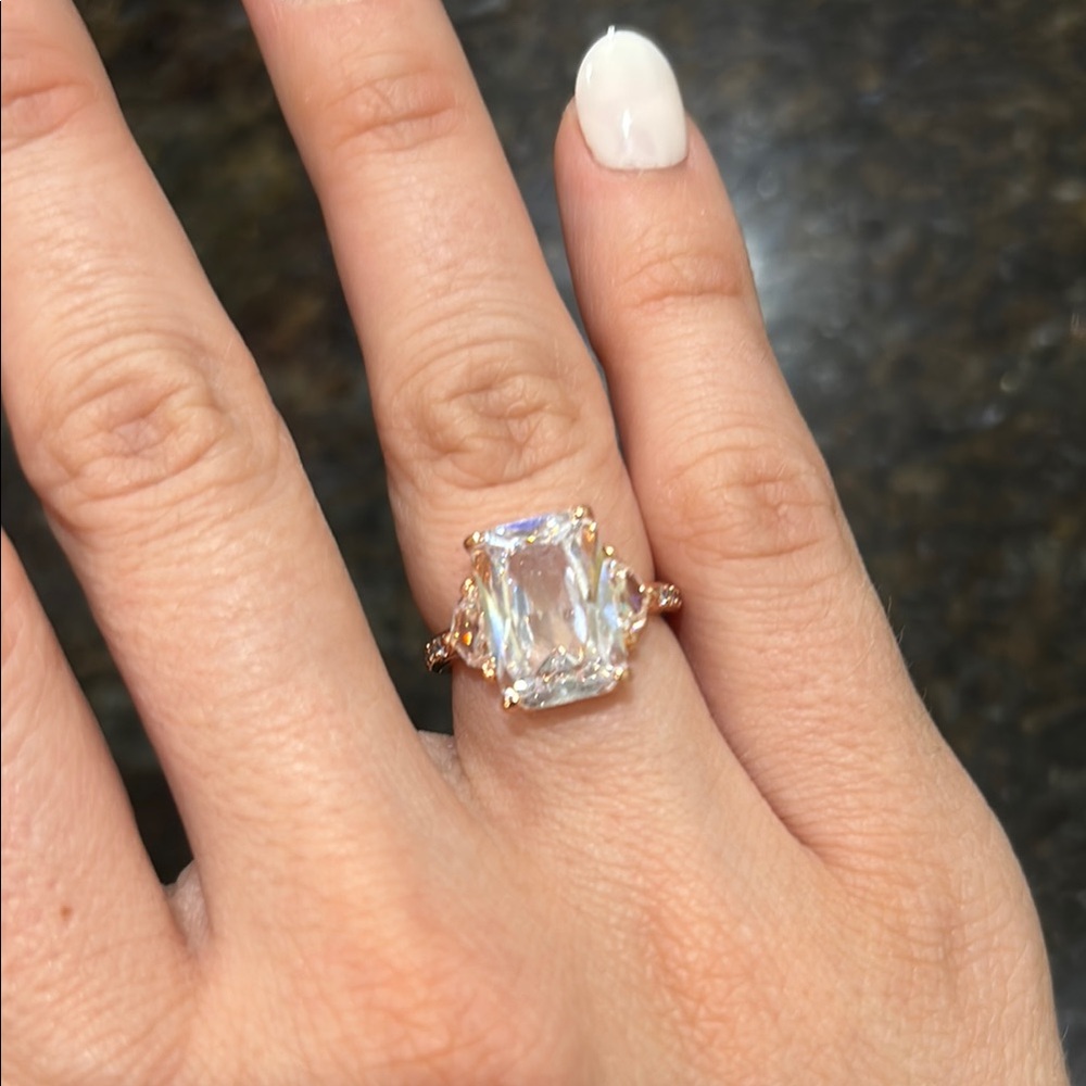Elegant Gold and Silver Women's Ring